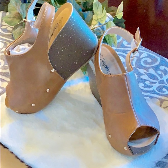 Refresh Shoes - 🔴New, never worn wedges Refresh Shoes - 🔴New, never worn wedges
